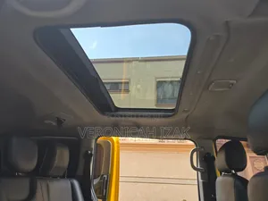 Nissan NV350 2015 Yellow