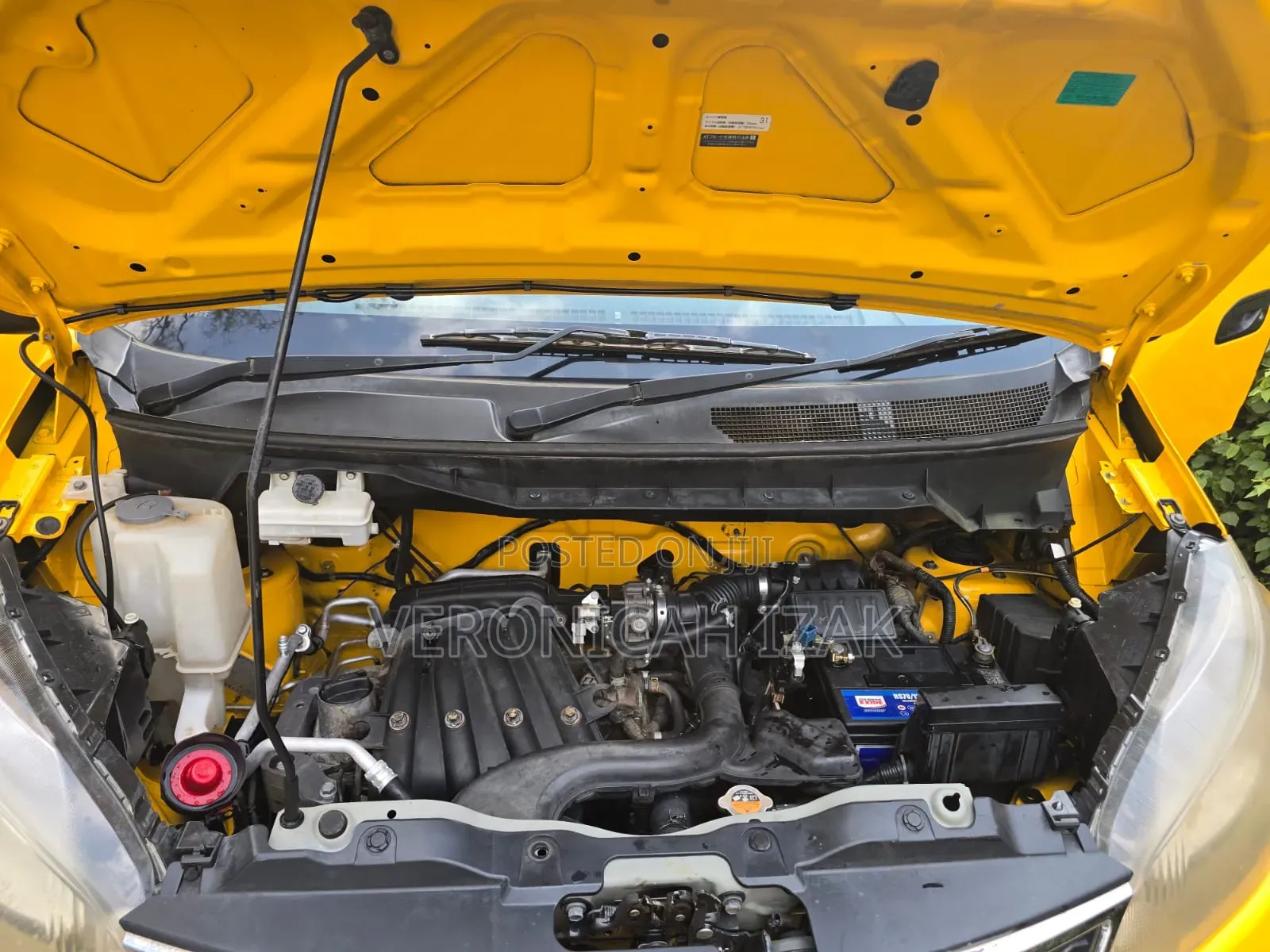 Nissan NV350 2015 Yellow