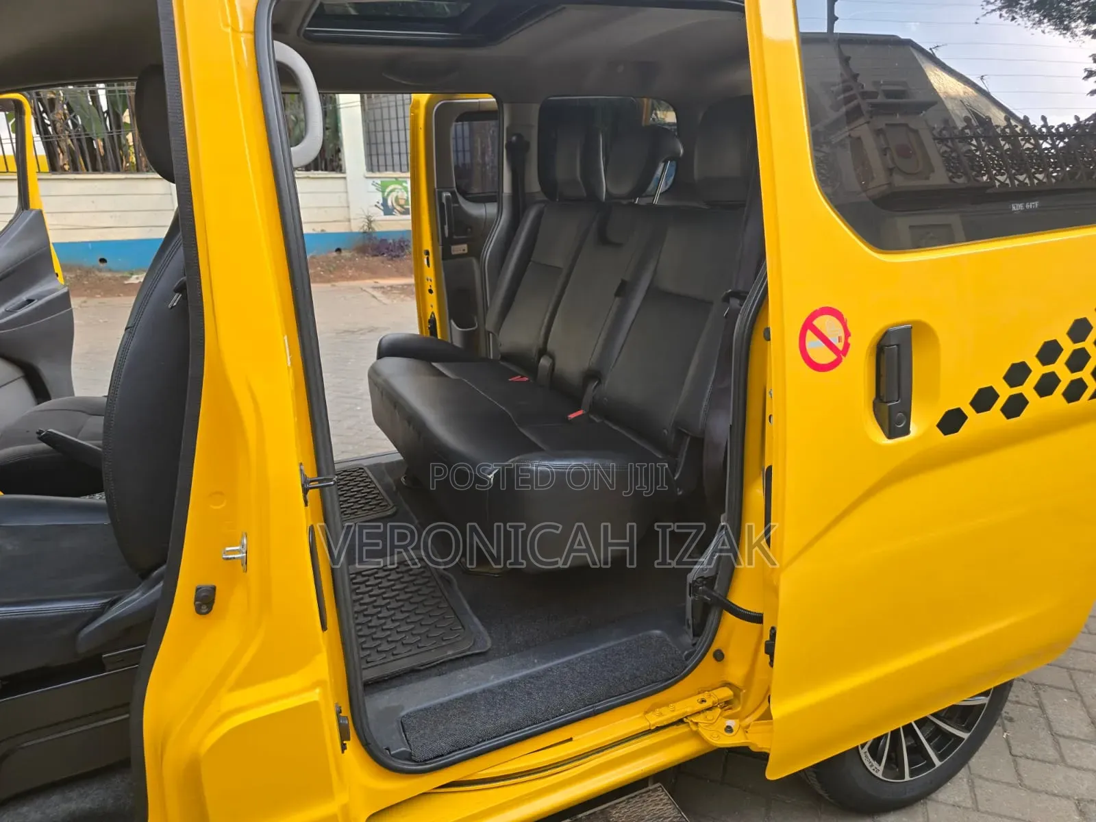 Nissan NV350 2015 Yellow