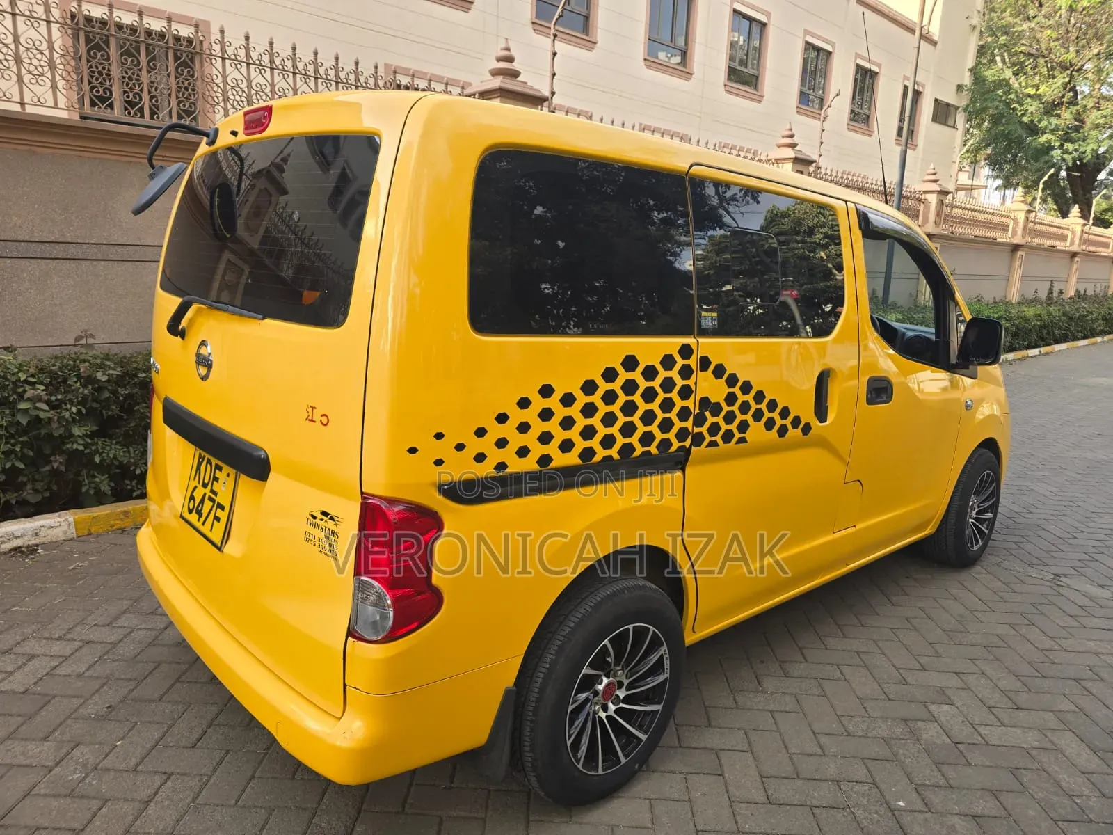 Nissan NV350 2015 Yellow