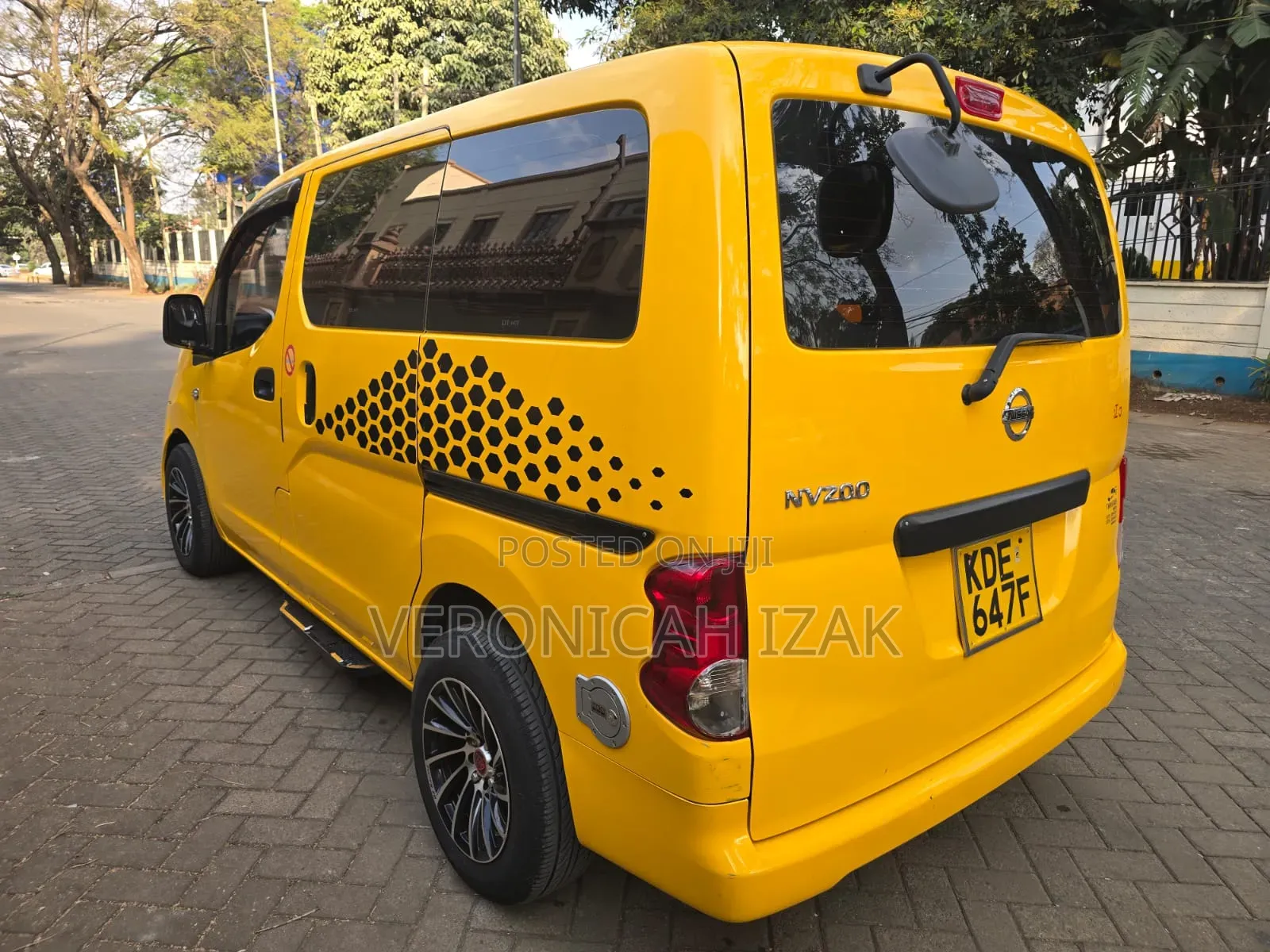 Nissan NV350 2015 Yellow