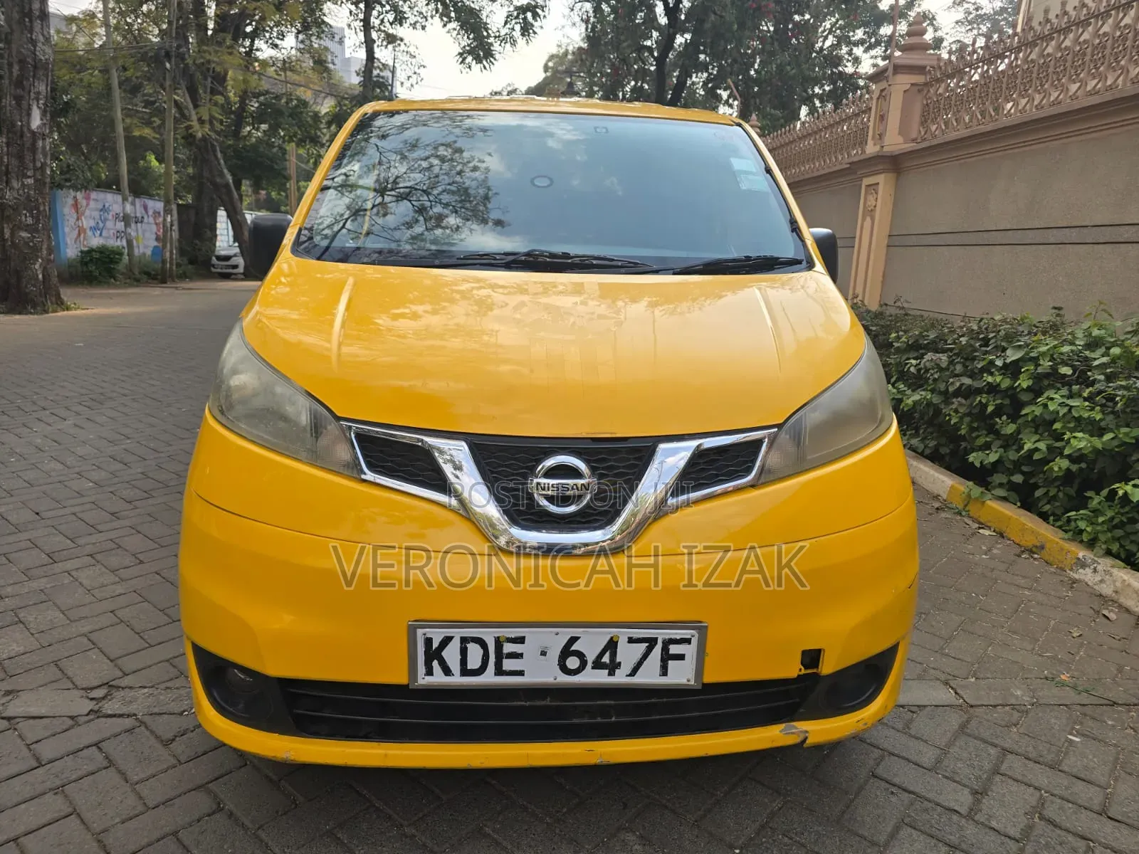 Nissan NV350 2015 Yellow