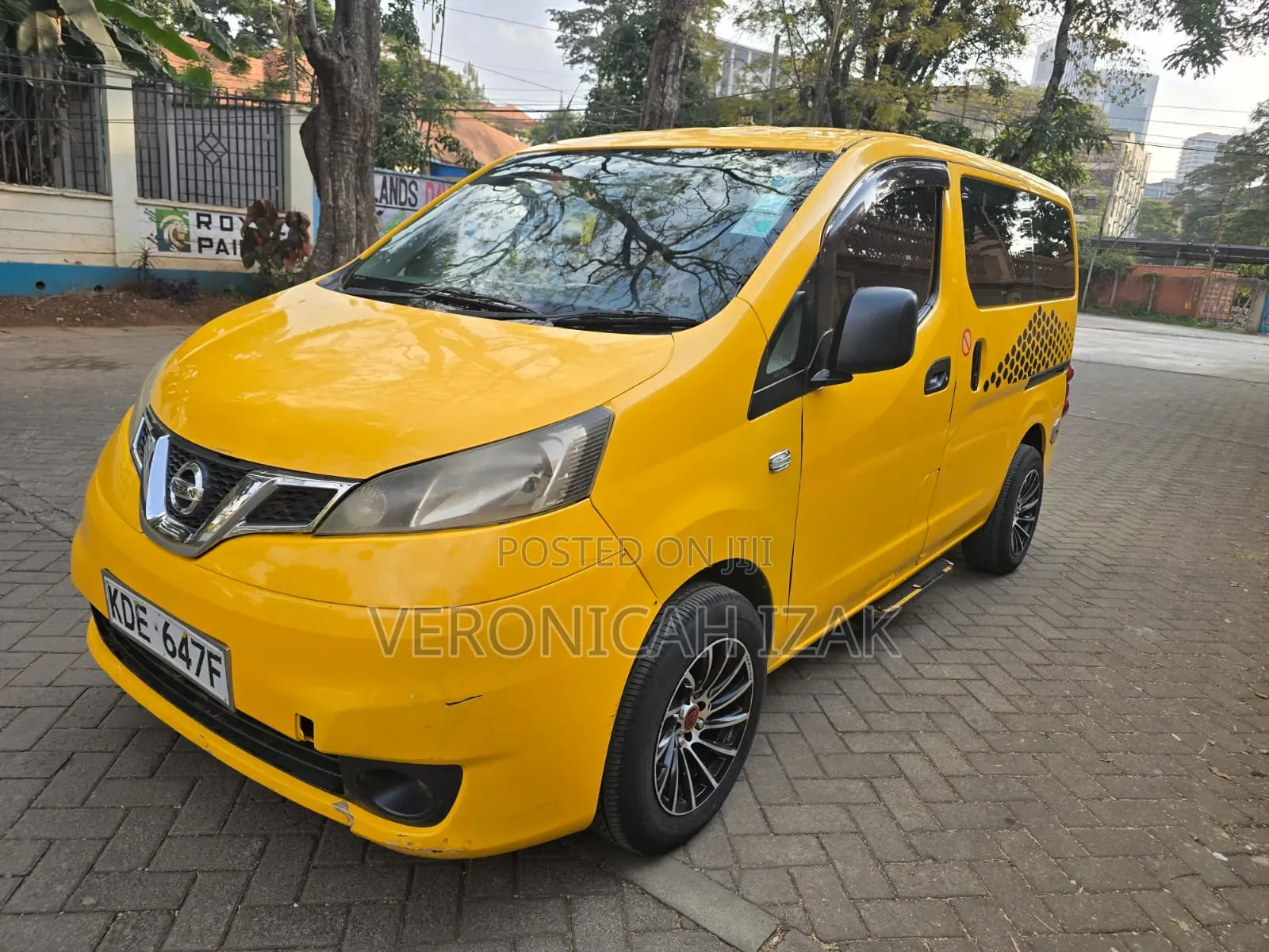 Nissan NV350 2015 Yellow