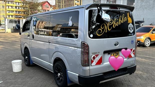Toyota HiAce 2016 Silver - thumbnail 2