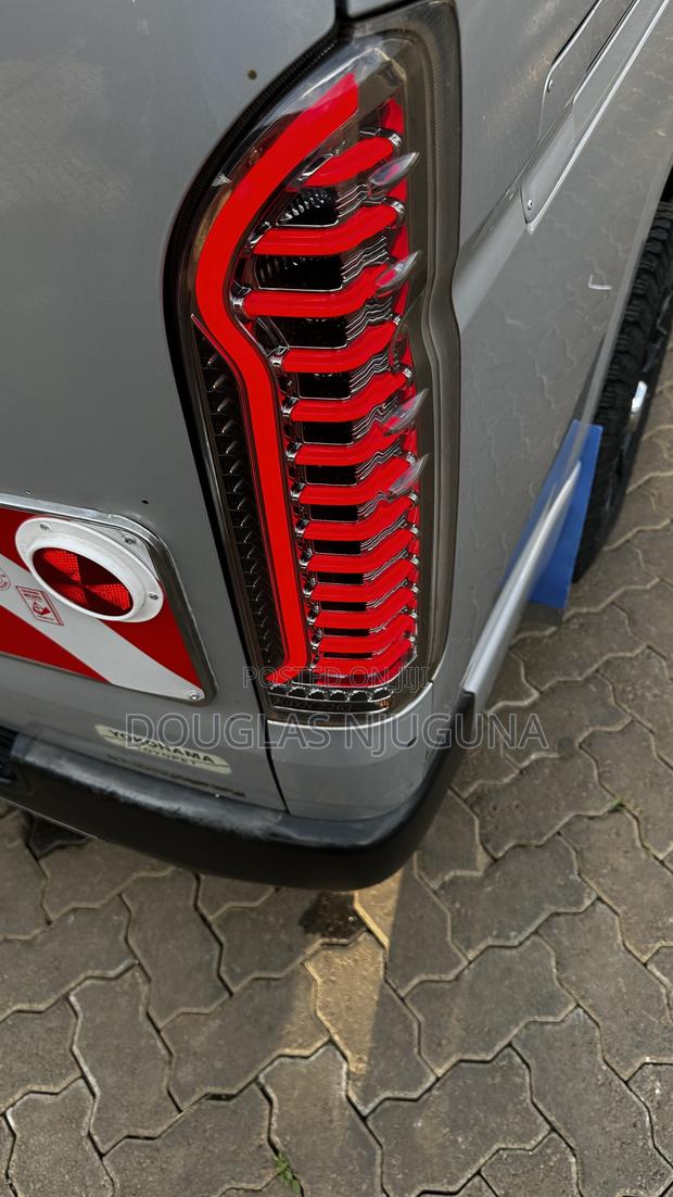 Toyota HiAce 2016 Silver - thumbnail 6