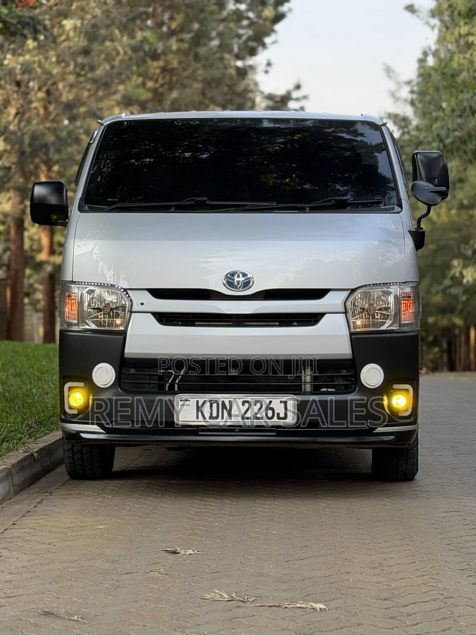 Toyota HiAce 2016 Silver