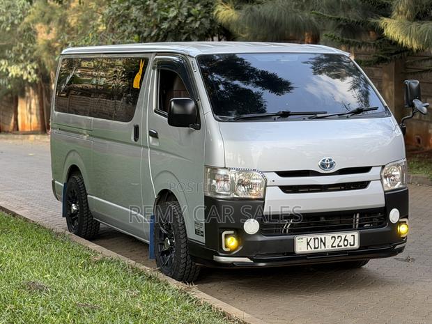 Toyota HiAce 2016 Silver - thumbnail 2