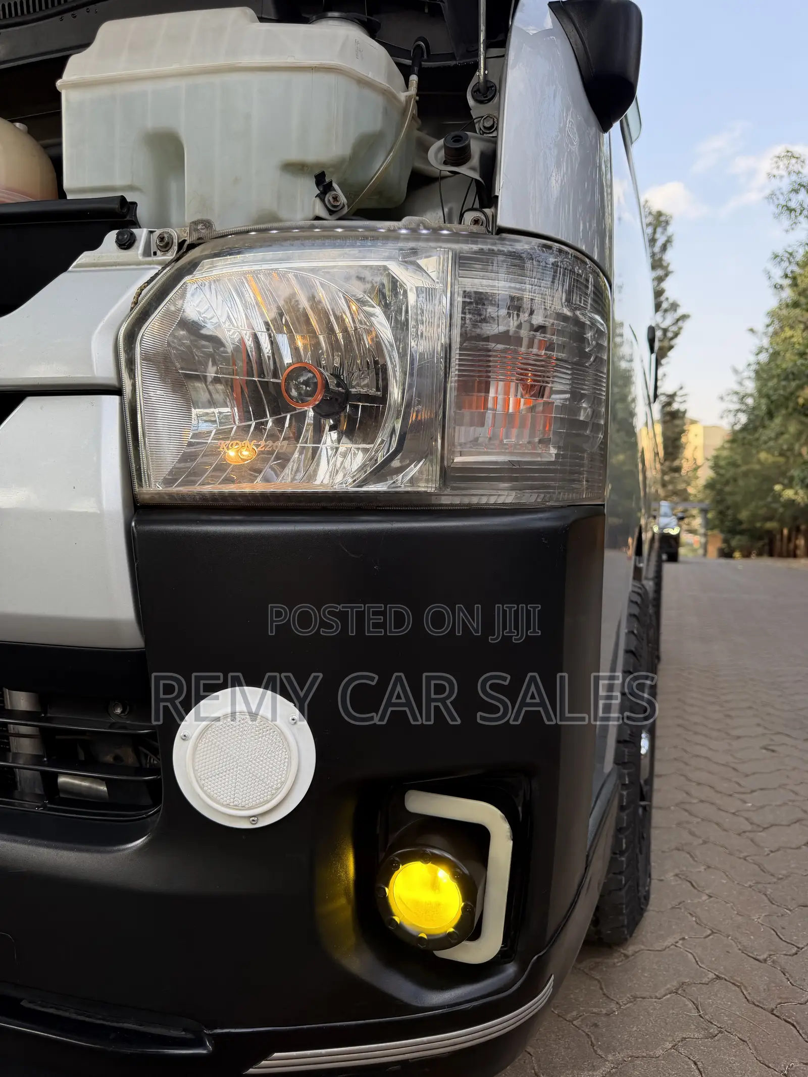 Toyota HiAce 2016 Silver