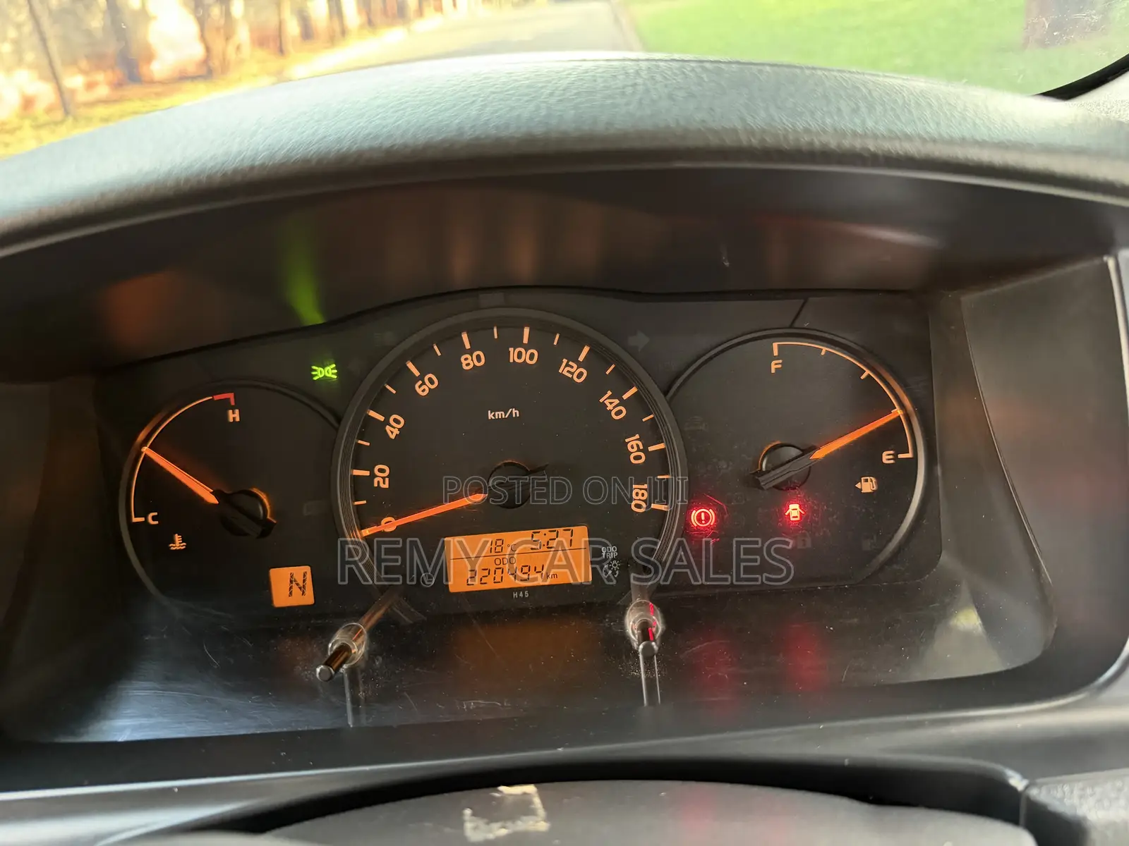 Toyota HiAce 2016 Silver