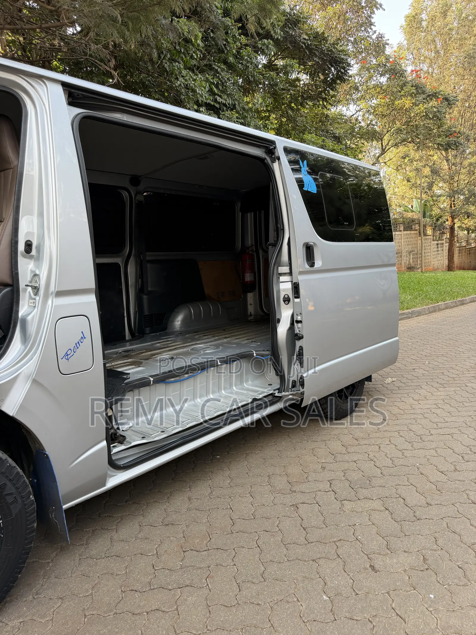 Toyota HiAce 2016 Silver