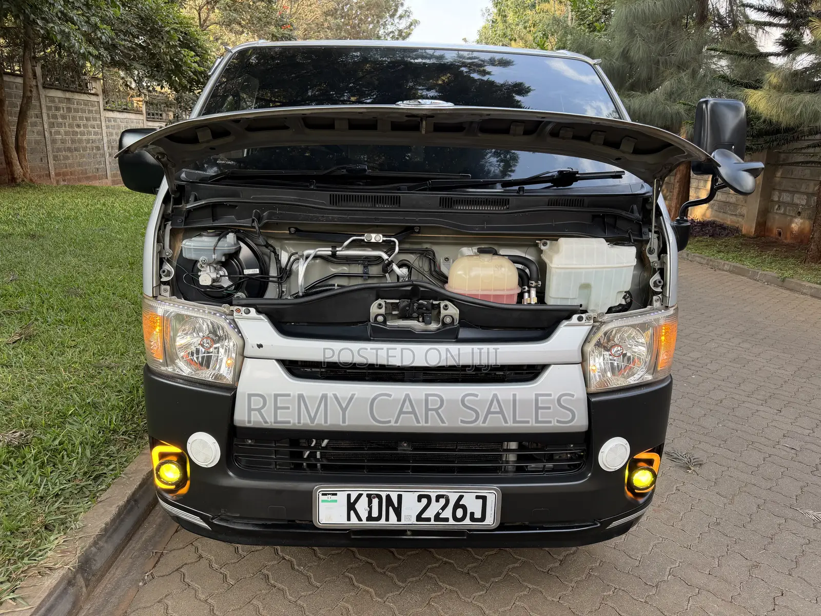 Toyota HiAce 2016 Silver