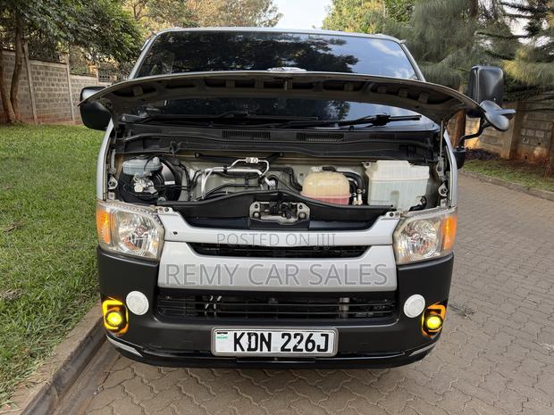 Toyota HiAce 2016 Silver - thumbnail 9