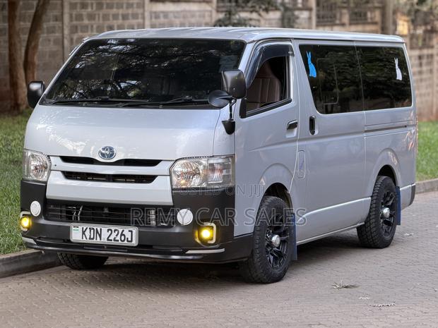 Toyota HiAce 2016 Silver - thumbnail 13