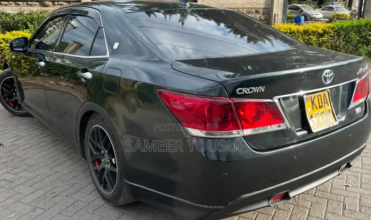 Toyota Crown 2013 Black