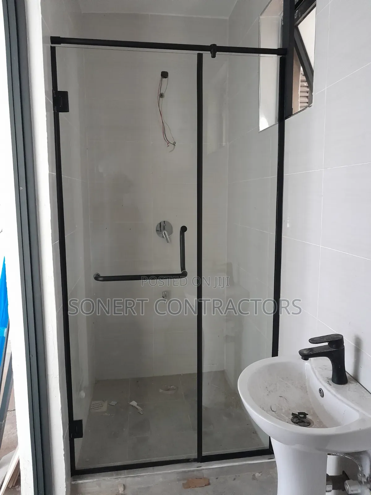 Elegant Shower Glass Modernized Cubicle