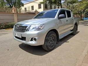 Toyota Hilux 2.5 D-4D 4X4 SRX 2011 Silver