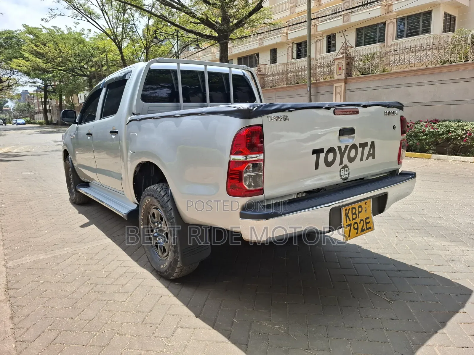 Toyota Hilux 2.5 D-4D 4X4 SRX 2011 Silver