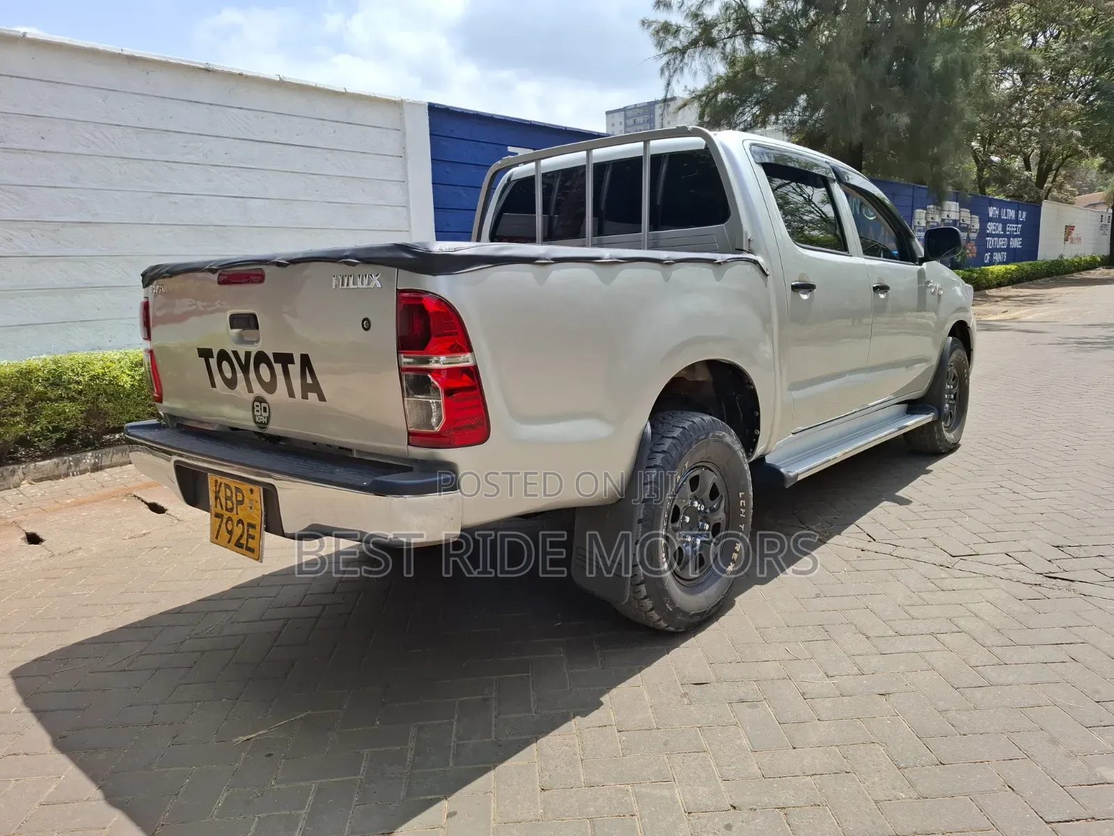 Toyota Hilux 2.5 D-4D 4X4 SRX 2011 Silver