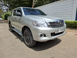 Toyota Hilux 2.5 D-4D 4X4 SRX 2011 Silver