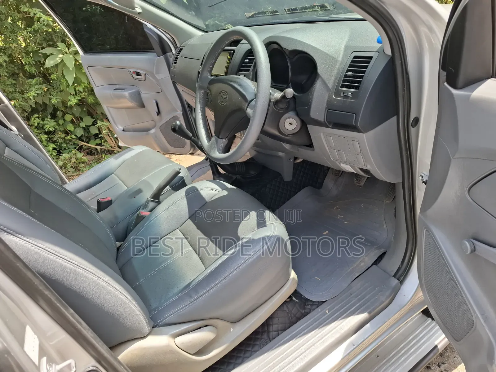 Toyota Hilux 2.5 D-4D 4X4 SRX 2011 Silver