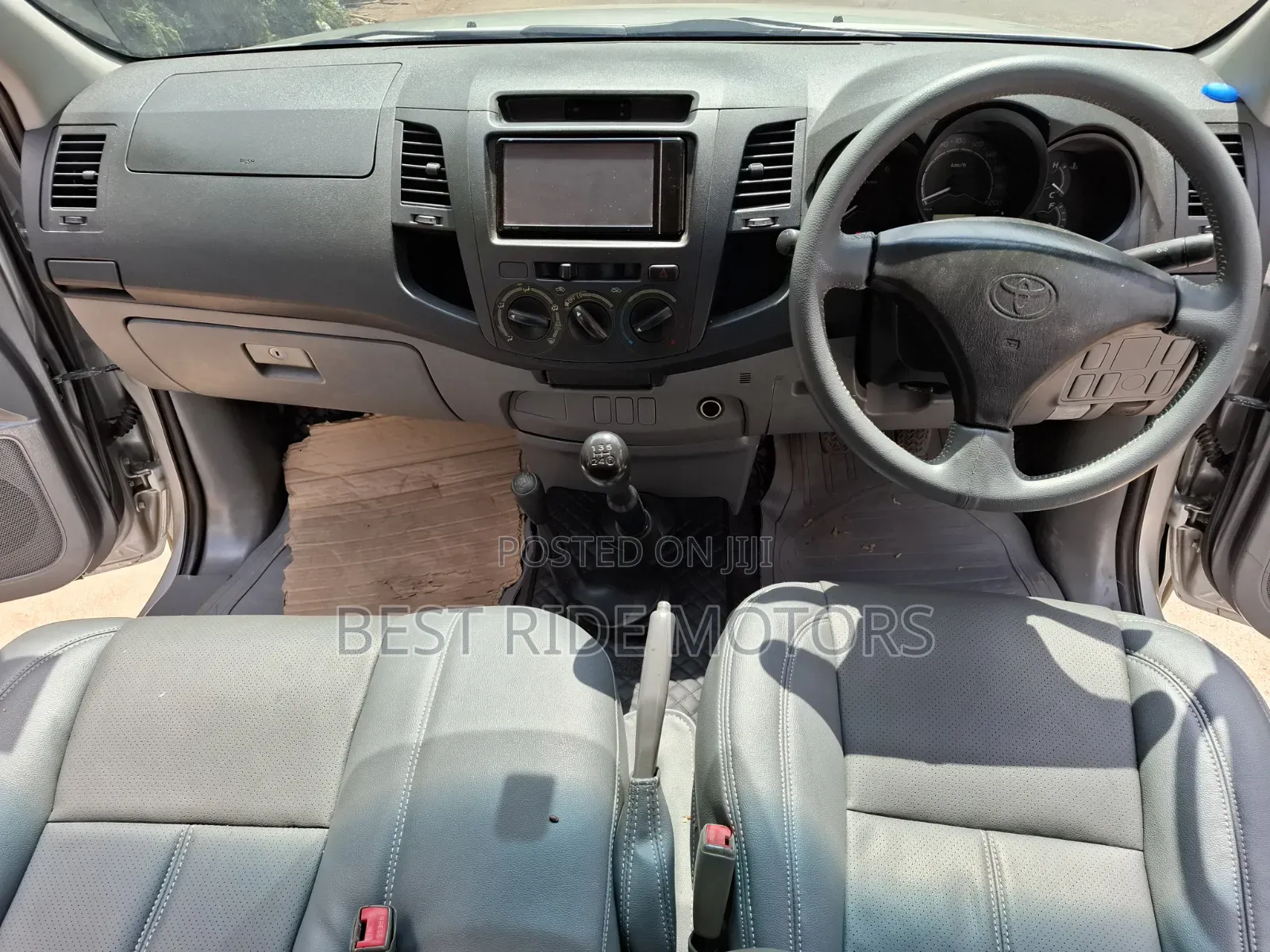Toyota Hilux 2.5 D-4D 4X4 SRX 2011 Silver
