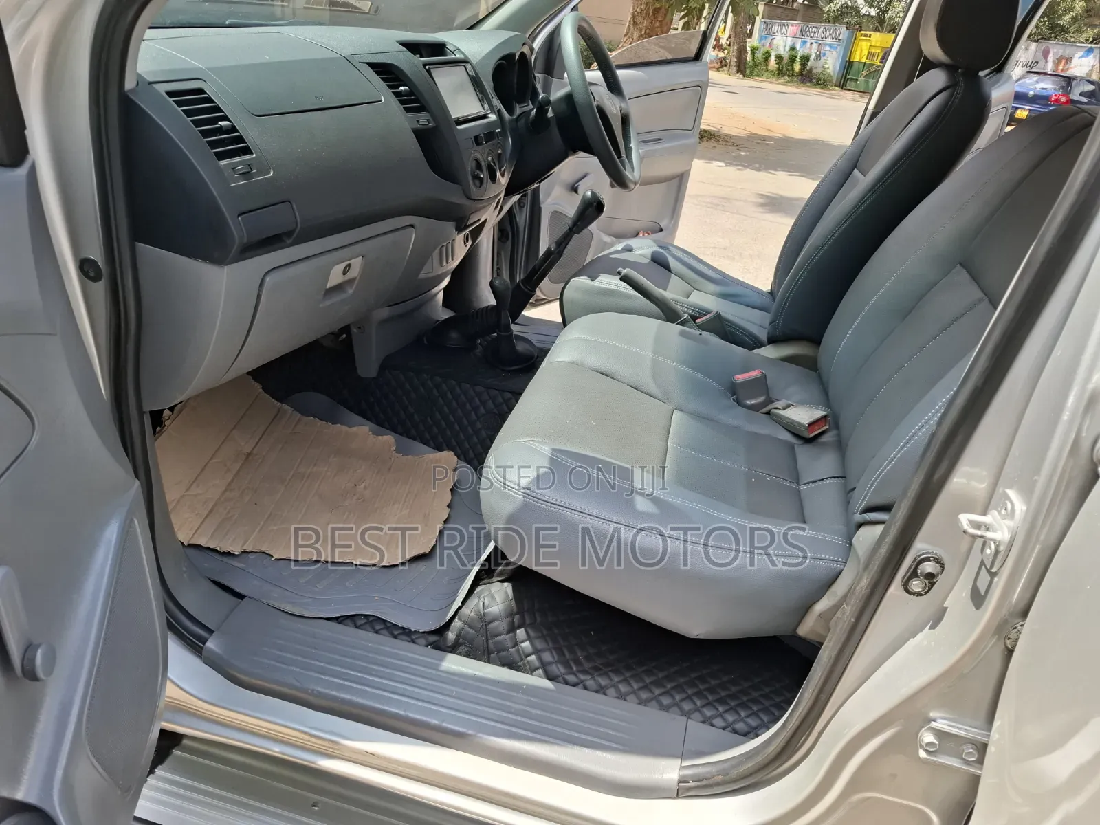 Toyota Hilux 2.5 D-4D 4X4 SRX 2011 Silver