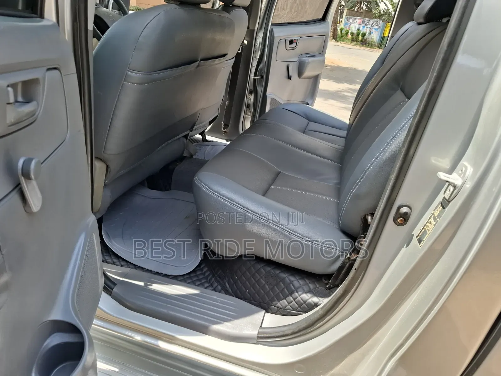 Toyota Hilux 2.5 D-4D 4X4 SRX 2011 Silver