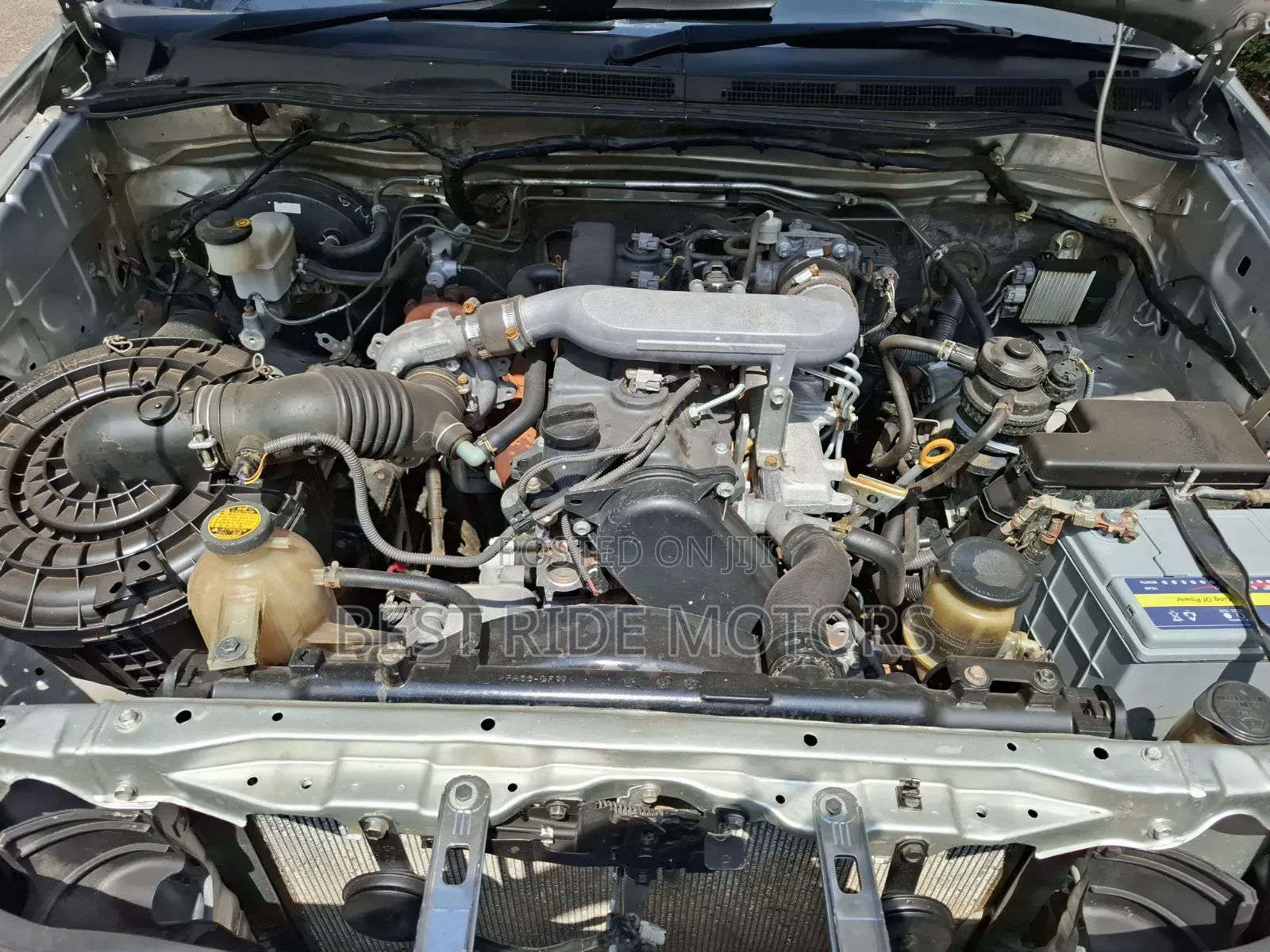 Toyota Hilux 2.5 D-4D 4X4 SRX 2011 Silver