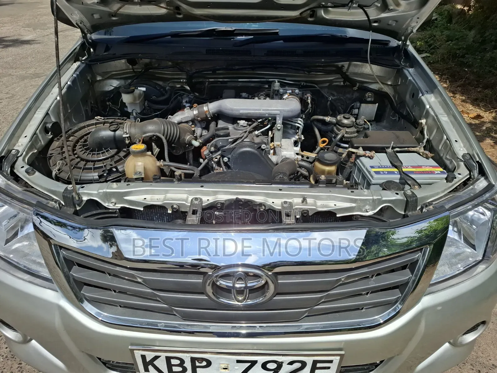 Toyota Hilux 2.5 D-4D 4X4 SRX 2011 Silver