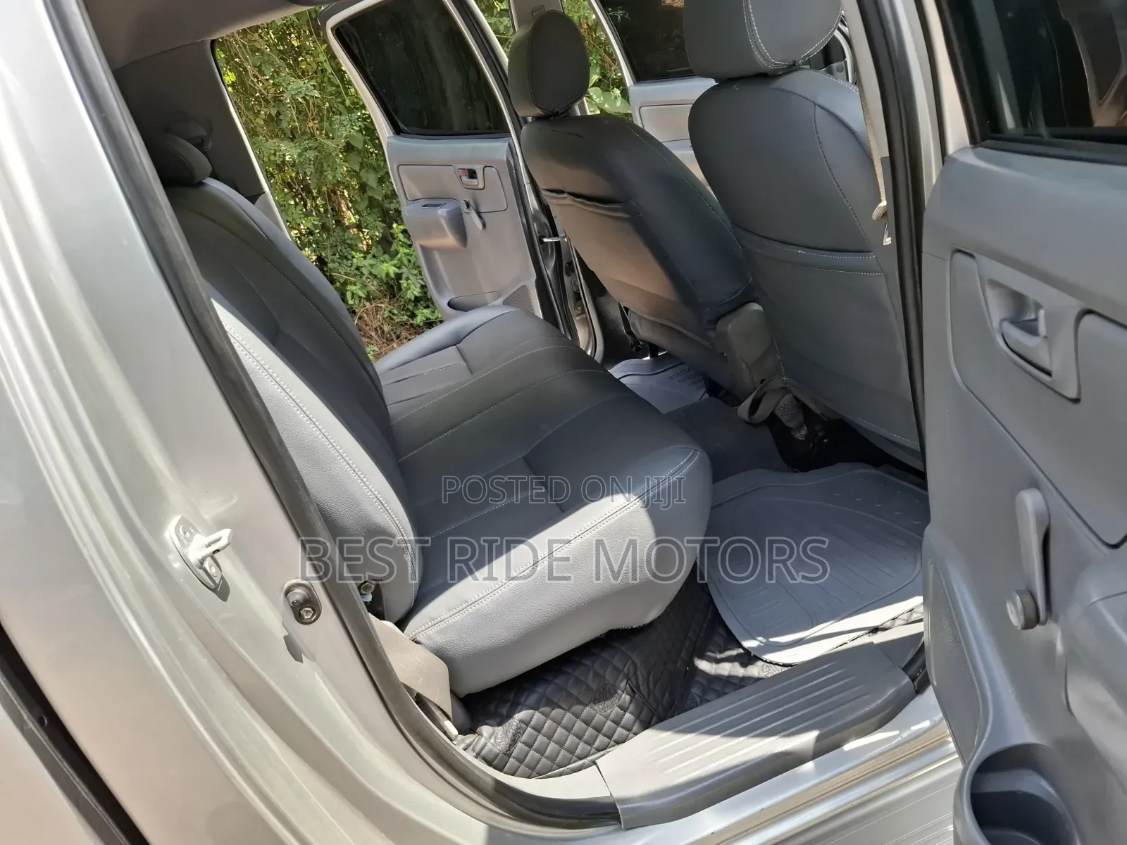 Toyota Hilux 2.5 D-4D 4X4 SRX 2011 Silver