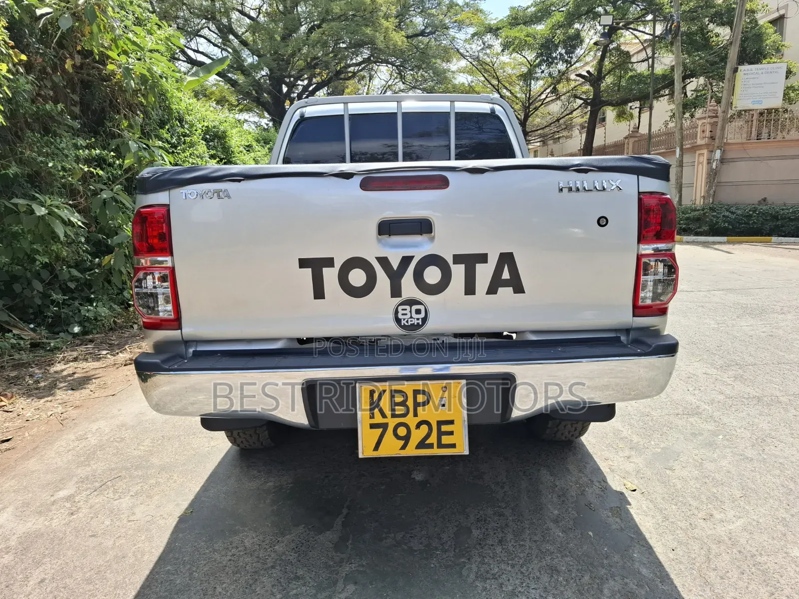 Toyota Hilux 2.5 D-4D 4X4 SRX 2011 Silver