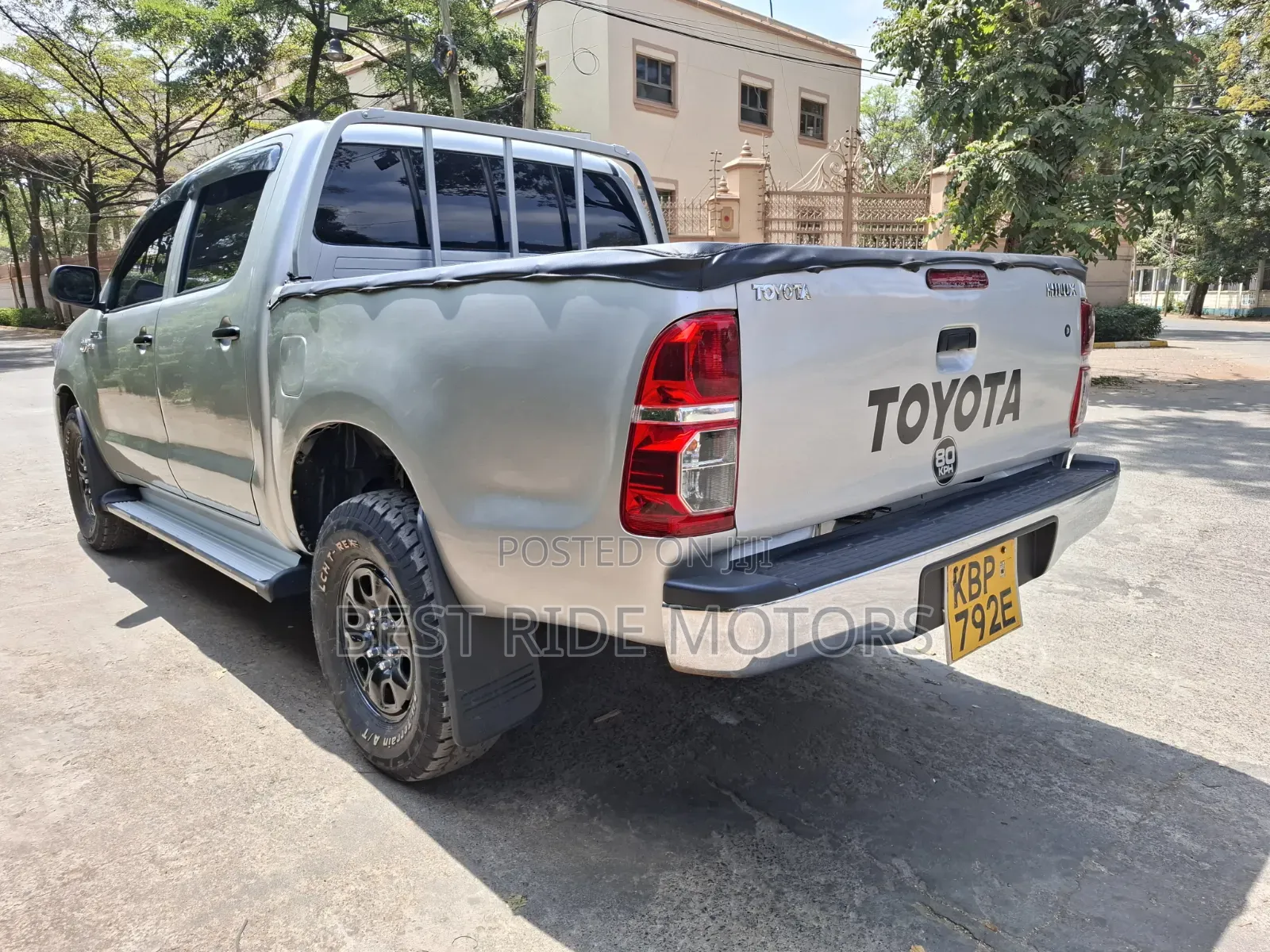 Toyota Hilux 2.5 D-4D 4X4 SRX 2011 Silver