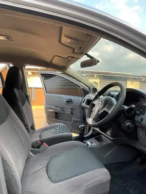 Nissan Advan 2010 Silver