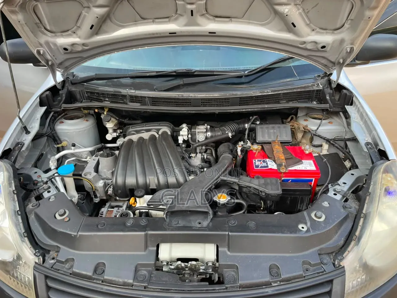 Nissan Advan 2010 Silver