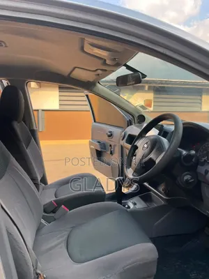 Nissan Advan 2010 Silver