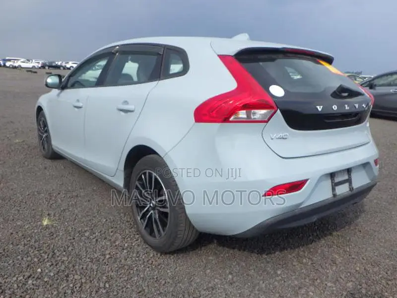 Volvo V40 2019 Blue