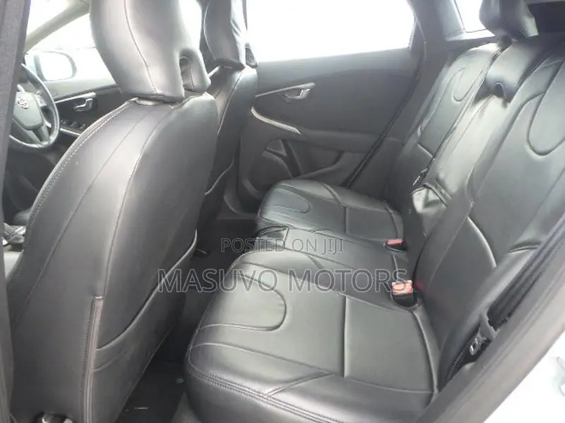 Volvo V40 2019 Blue