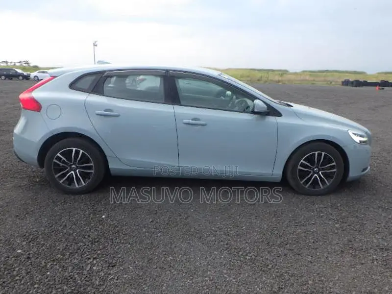 Volvo V40 2019 Blue