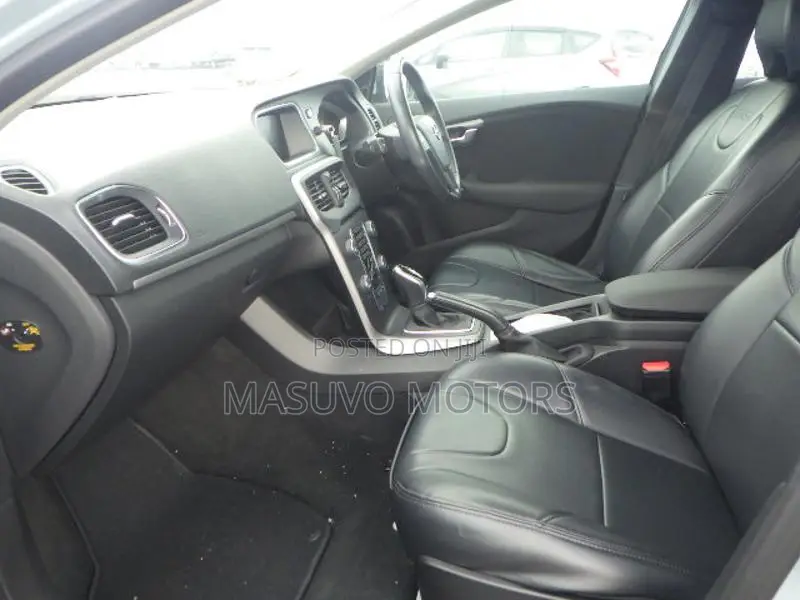 Volvo V40 2019 Blue
