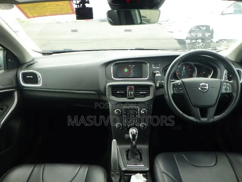 Volvo V40 2019 Blue