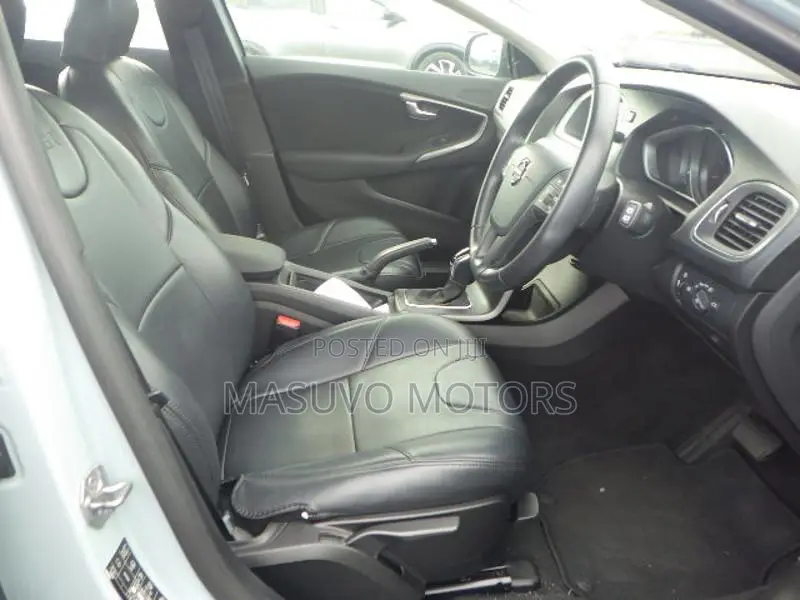 Volvo V40 2019 Blue
