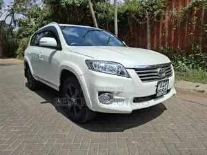 Toyota Vanguard 2011 White