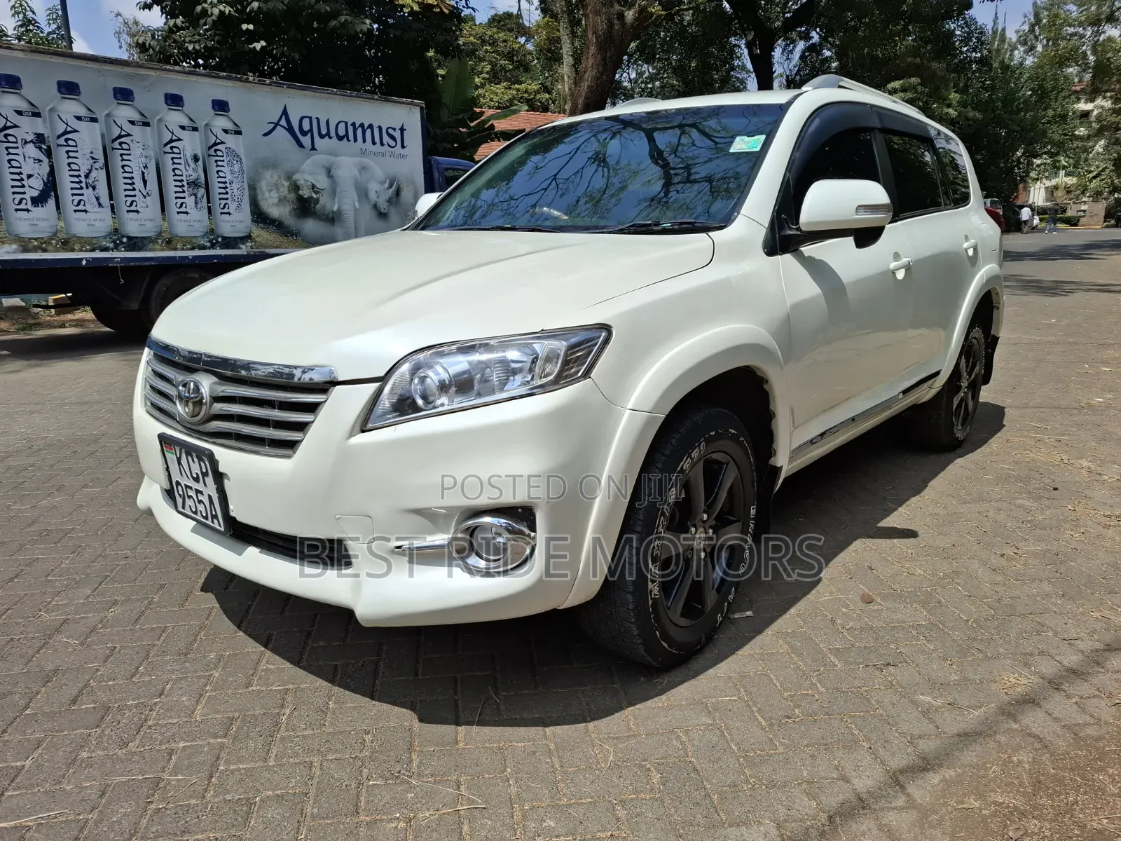 Toyota Vanguard 2011 White