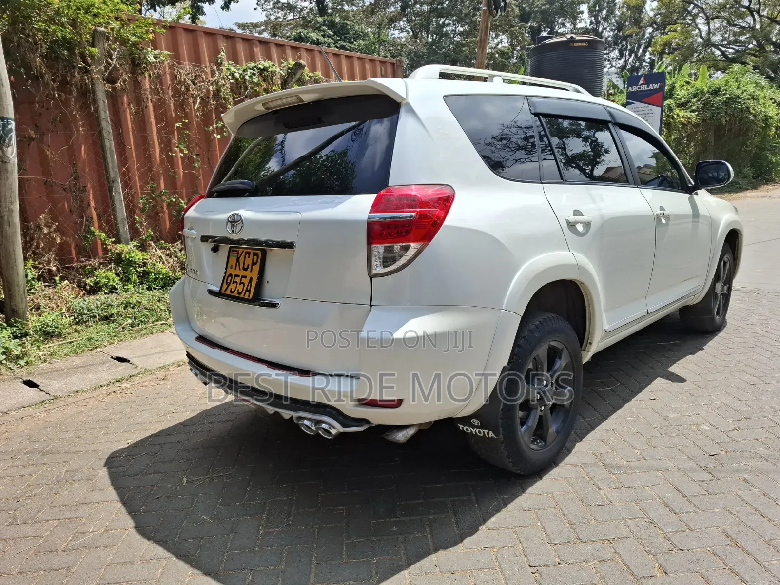 Toyota Vanguard 2011 White