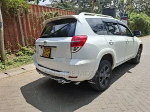 Toyota Vanguard 2011 White