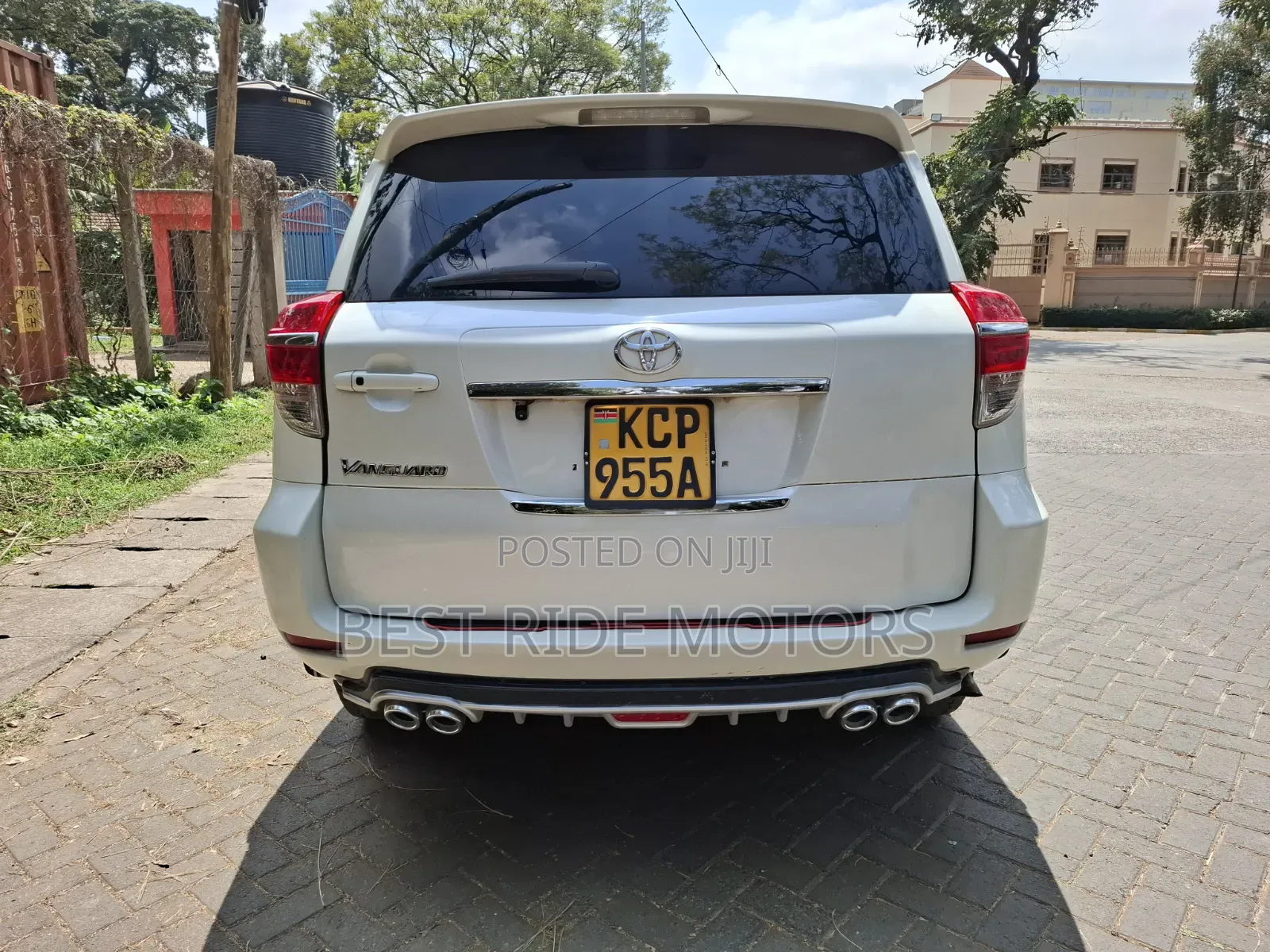 Toyota Vanguard 2011 White