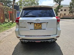 Toyota Vanguard 2011 White