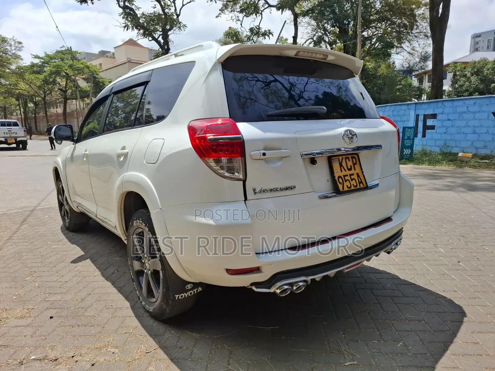 Toyota Vanguard 2011 White