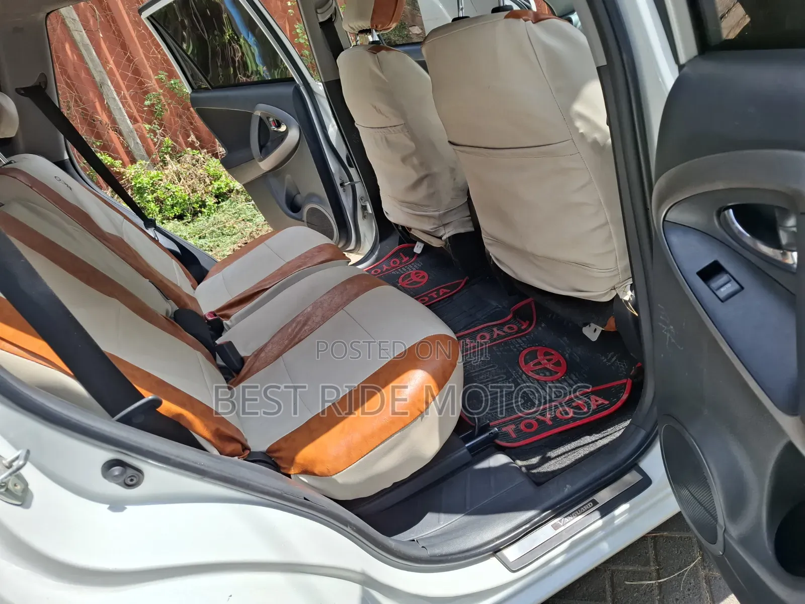 Toyota Vanguard 2011 White