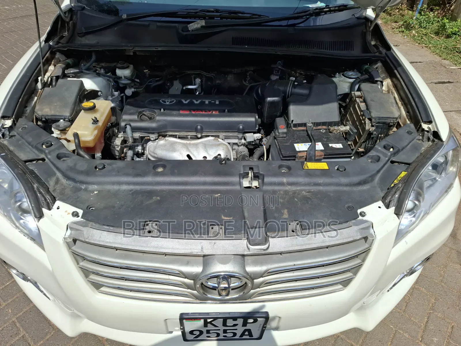 Toyota Vanguard 2011 White